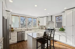 2233 W Greenleaf Ave, Chicago, IL 60645 - Photo 10