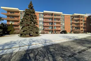 18 E Old Willow Rd, Prospect Heights, IL 60070 - Photo 2