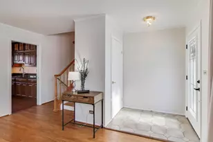 504 W Braeside Dr, Arlington Heights, IL 60004 - Photo 2