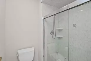 77 Lake Hinsdale Dr, Willowbrook, IL 60527 - Photo 26