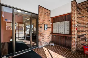 77 Lake Hinsdale Dr, Willowbrook, IL 60527 - Photo 4