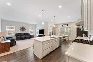 3694 Reddington Cir, Elgin, IL 60124 - Photo 6