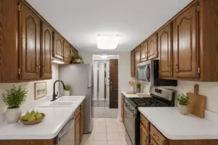 8025 Woodglen Ln, Downers Grove, IL 60516 - Photo 8