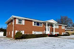 637 Pasadena Ave, Beecher, IL 60401 - Photo 1