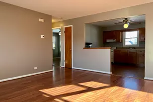 637 Pasadena Ave, Beecher, IL 60401 - Photo 2