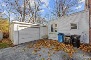 9819 S Clyde Ave, Chicago, IL 60617 - Photo 22