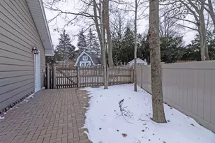 725 Cedar Ln, Frankfort, IL 60423 - Photo 26