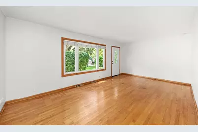 9417 S 78th Avenue, Hickory Hills, IL 60457 - Photo 4