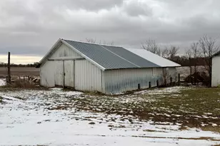 3517 N Henderson Rd, Freeport, IL 61032 - Photo 4