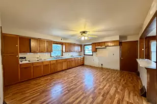 3517 N Henderson Rd, Freeport, IL 61032 - Photo 10