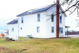 3517 N Henderson Rd, Freeport, IL 61032 - Photo 2