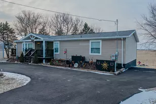 2728 W Brooklyn Rd, Compton, IL 61318 - Photo 2