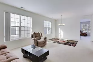 2594 Venetian Ln, Elgin, IL 60124 - Photo 4