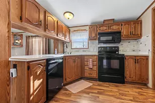 404 E Wood Ln, Belvidere, IL 61008 - Photo 6