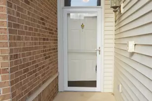 16242 Tomahawk Lake Ct, Crest Hill, IL 60403 - Photo 2