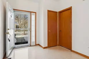 21050 W Aspen Ln, Plainfield, IL 60544 - Photo 2