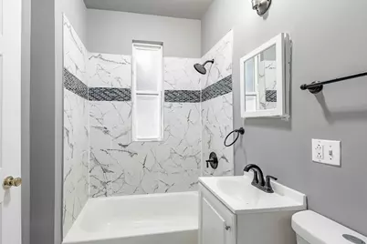 8428 S Escanaba Avenue, Chicago, IL 60617 - Photo 12