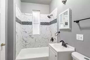 8428 S Escanaba Ave, Chicago, IL 60617 - Photo 12