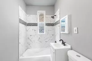 8428 S Escanaba Ave, Chicago, IL 60617 - Photo 20