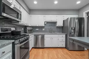 127 Camden Ct, Lincolnshire, IL 60069 - Photo 10