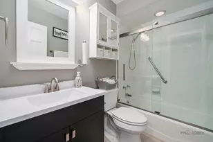 127 Camden Ct, Lincolnshire, IL 60069 - Photo 16