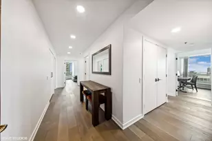 57 E Delaware Pl, Chicago, IL 60611 - Photo 2