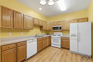 1849 N wentworth Cir, Romeoville, IL 60446 - Photo 2