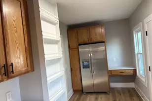 304 1/2 W 7th St, Sterling, IL 61081 - Photo 4