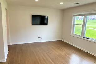 209 W Johnson St, Palatine, IL 60067 - Photo 2