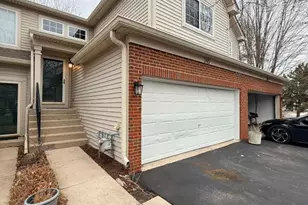 345 Abington Woods Dr, Aurora, IL 60502 - Photo 2