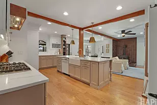 840 Hawthorne Ln, Libertyville, IL 60048 - Photo 4