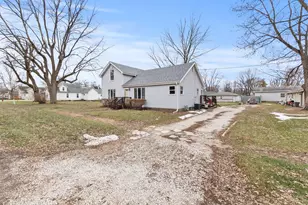 303 S Jackson St, Gardner, IL 60424 - Photo 2