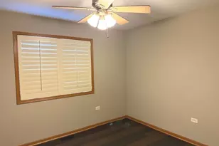 182 Saenz Ln, Joliet, IL 60436 - Photo 12