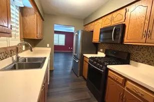 182 Saenz Ln, Joliet, IL 60436 - Photo 8