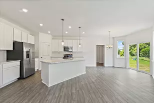 32006 Savannah Dr, Lakemoor, IL 60051 - Photo 4