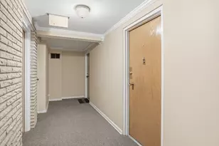 401 S Grove Ave, Oak Park, IL 60302 - Photo 2