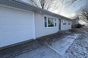 208 Sycamore Ln, Momence, IL 60954 - Photo 2
