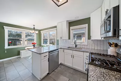 6814 N Dowagiac Avenue, Chicago, IL 60646 - Photo 10