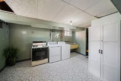 6814 N Dowagiac Avenue, Chicago, IL 60646 - Photo 32