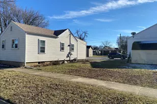 622 W North Street N, Pontiac, IL 61764 - Photo 2