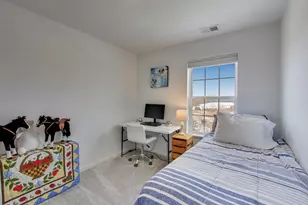 709 Neubauer Circle, Lindenhurst, IL 60046 - Photo 16