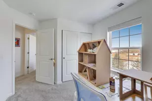 709 Neubauer Circle, Lindenhurst, IL 60046 - Photo 18