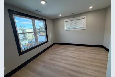 5252 W Berteau Avenue #2, Chicago, IL 60641 - Photo 10
