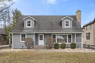 5631 S Oak St, Hinsdale, IL 60521 - Photo 1