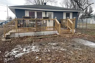 901 Oak Ave, Sterling, IL 61081 - Photo 2