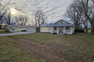 793 County Road 635 E, Wayne City, IL 62895 - Photo 10