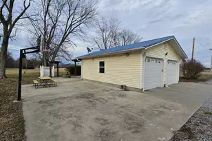 793 County Road 635 E, Wayne City, IL 62895 - Photo 8