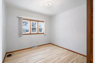 606 De Angelis Court, Chicago Heights, IL 60411 - Photo 6