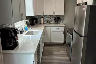 436 Springhill Dr, Roselle, IL 60172 - Photo 4