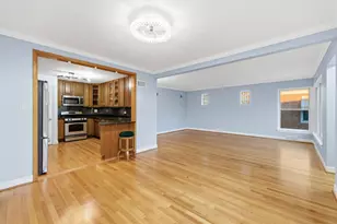 4656 N Narragansett Ave, Harwood Heights, IL 60706 - Photo 8